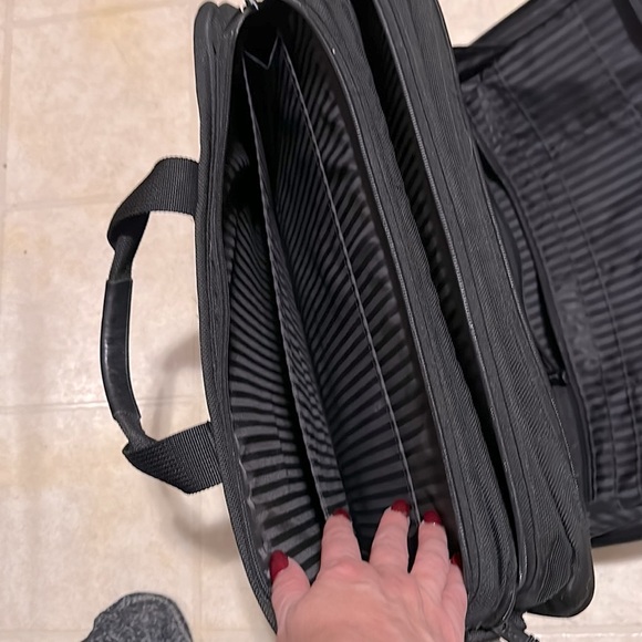 100% Authentic Tumi Alpha Briefcase - Picture 5 of 6